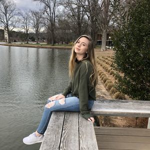 Meet your Posher, Emilie